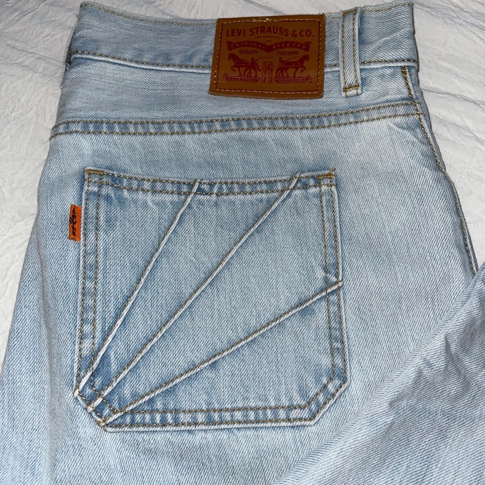 Levi’s Light Wash Jeans - Picture 2 of 6